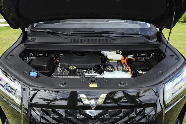 V外观漂亮7座布局15L插混大过奥德赛冰球突破豪华版五菱星光730 PHE(图3)