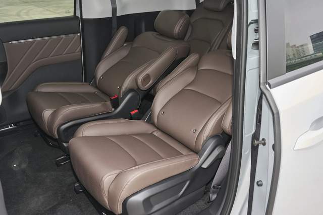 V外观漂亮7座布局15L插混大过奥德赛冰球突破豪华版五菱星光730 PHE(图5)