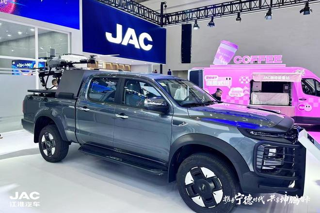 悍途“天地一体”解锁事业生活新范式冰球突破豪华版从田野到狂野!江淮(图4) 悍途“天地一体”解锁事业生活新范式冰球突破豪华版从田野到狂野!江淮(图4)